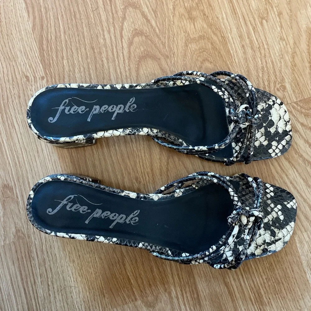 Free people snake print kitten block heel/sandal - Picture 3 of 3
